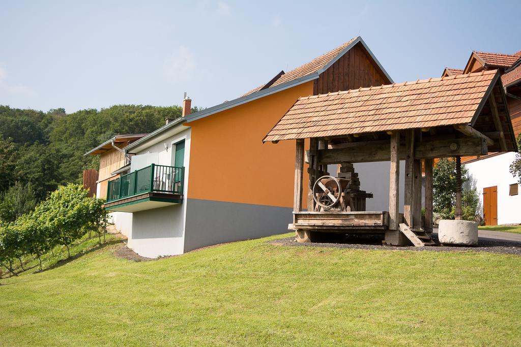 Gaestehaus - Camping- Weinhof Radl Klöch المظهر الخارجي الصورة